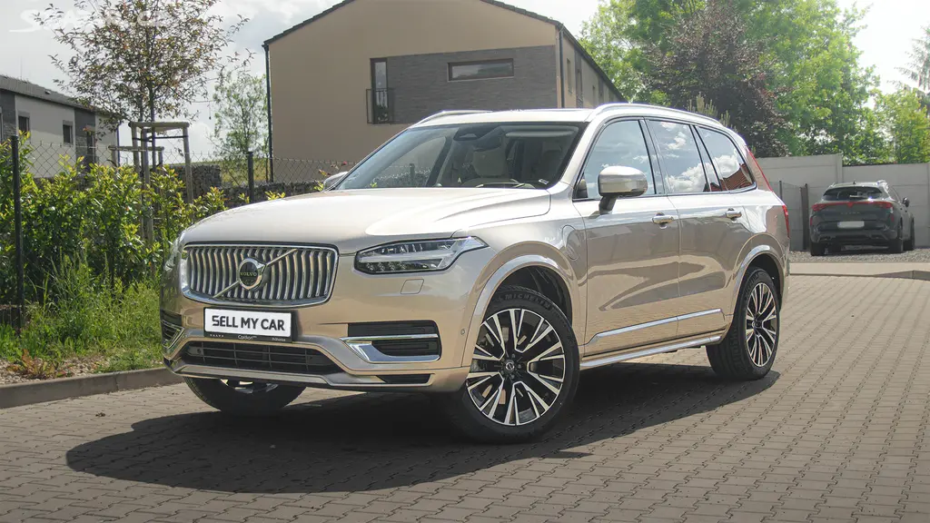 Volvo XC90, Plug-in AWD 228kW 1Maj 7míst Tažné DPH